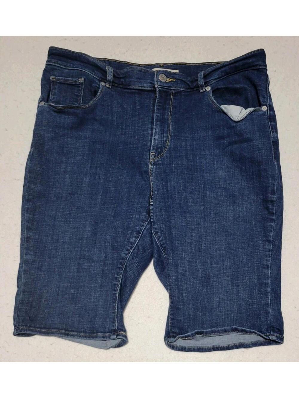 Levis Classic Bermuda Shorts Womens 32 Blue Dark Wash Stretch Denim 12" Inseam